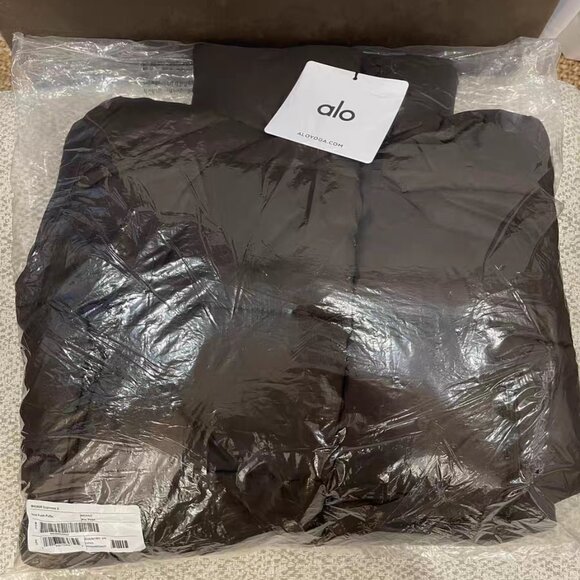 Alo Yoga Gold Rush Puffer Size S - Picture 5 of 5